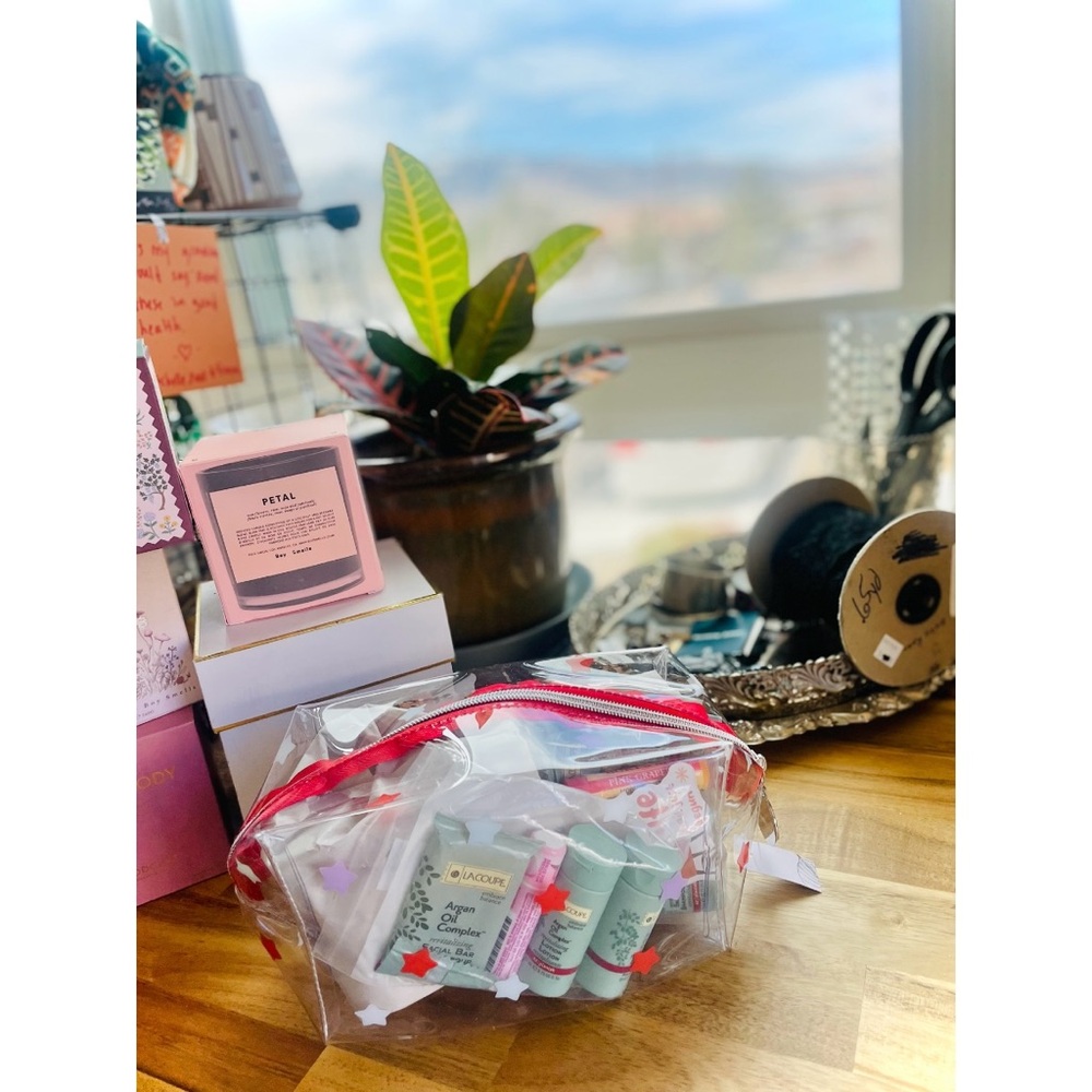 FIRST AID BEAUTY | 9” | Clear Cosmetic Makeup Bag Star Woodberry STL Soap Sample